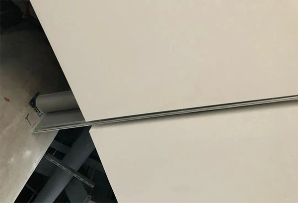 電動擋煙垂壁安裝及聯(lián)動測試